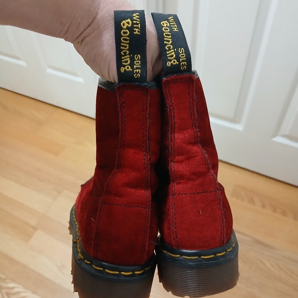 Dr. Martens 1460 Vintage Red Velvet Lace-Up Combat Boots 6 UK 8 USA for Women - Picture 4 of 12